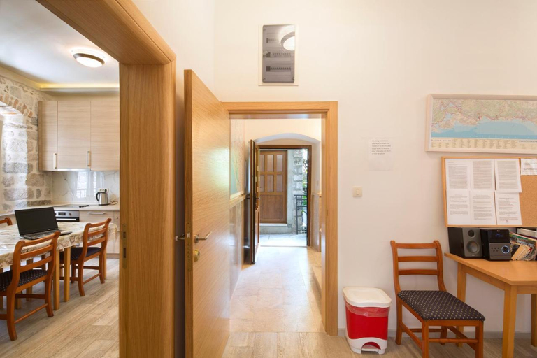 Others 5, Hostel Centrum