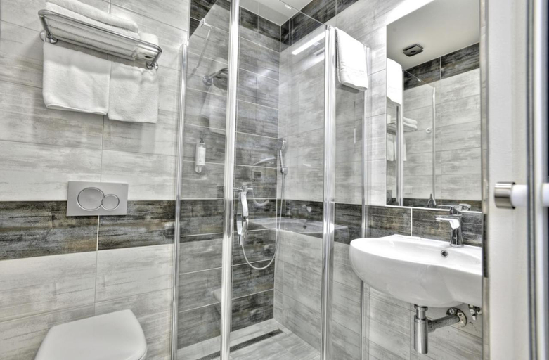 Bathroom 4, Machova, Praha 2