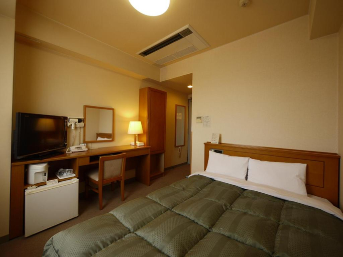 Bedroom, Hotel Route-Inn Yokkaichi, Yokkaichi