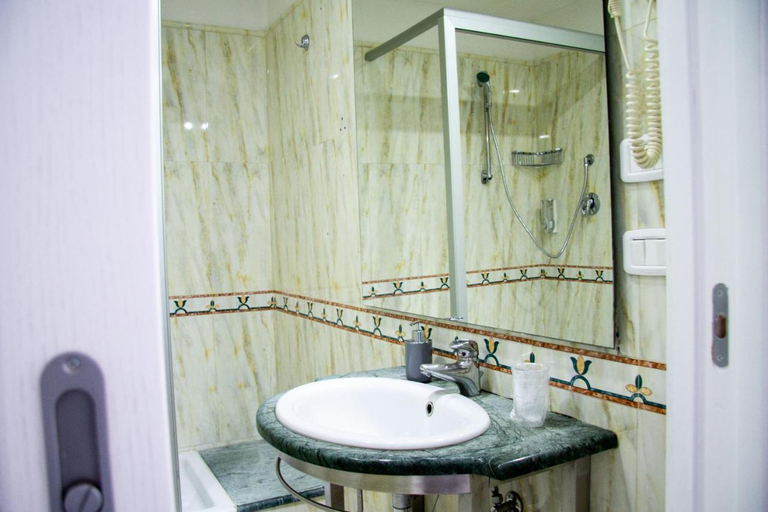 Bathroom 3, Pisacane Family, Napoli
