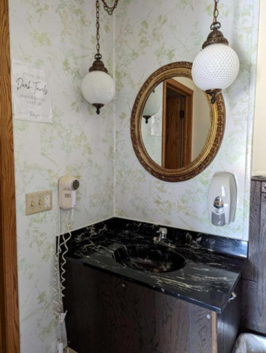 Bathroom 5, Crossroads motel & cabins, Marquette