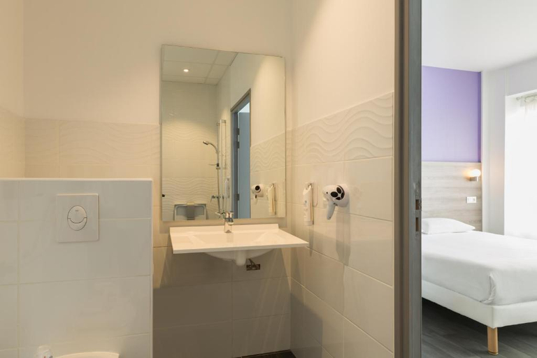 Bathroom 4, Brit Hotel Confort Nevers Centre Gare, Nièvre