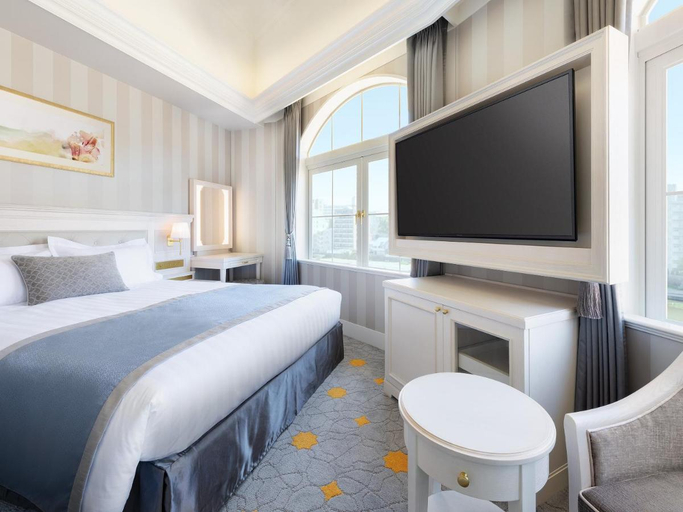 Bedroom 5, Takarazuka Hotel, Takarazuka