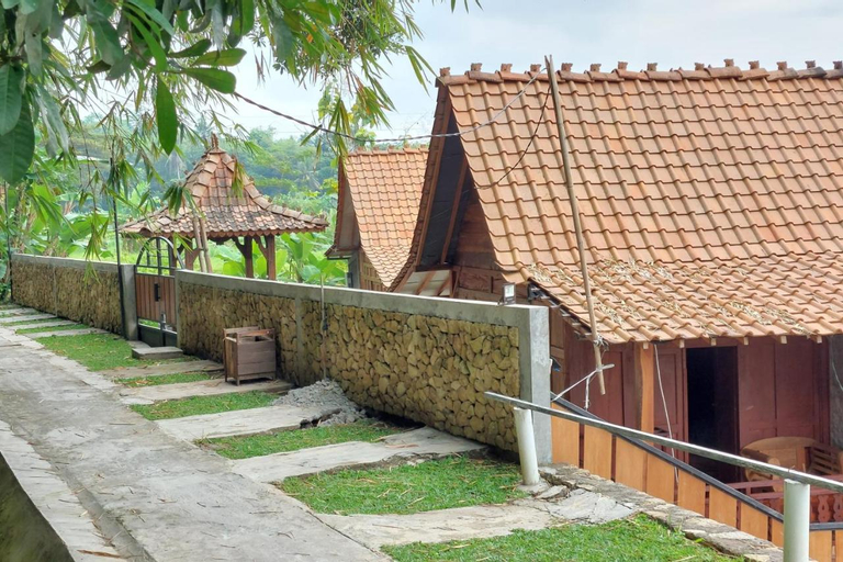 MBOK NIEM CAFE AND COTTAGE - Family Room, Bantul