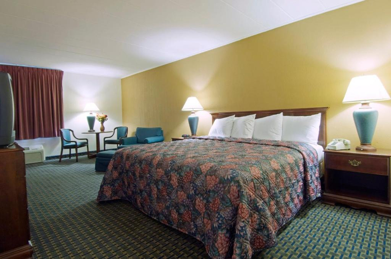 Bedroom, Royal Inn Indianapolis, Marion