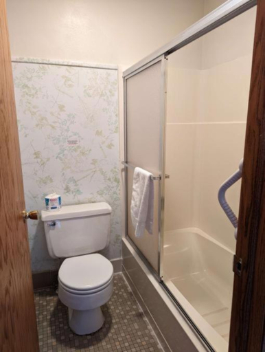 Bathroom 4, Crossroads motel & cabins, Marquette