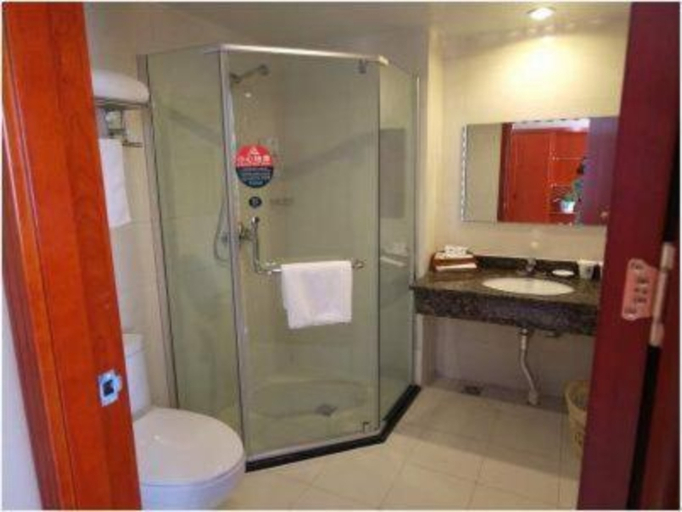 Bathroom 4, GreenTree Inn Rizhao Bus Terminal Station Business Hotel, Rizhao