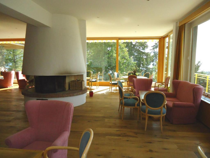 Others 5, Grand Hotel du Parc, Sierre