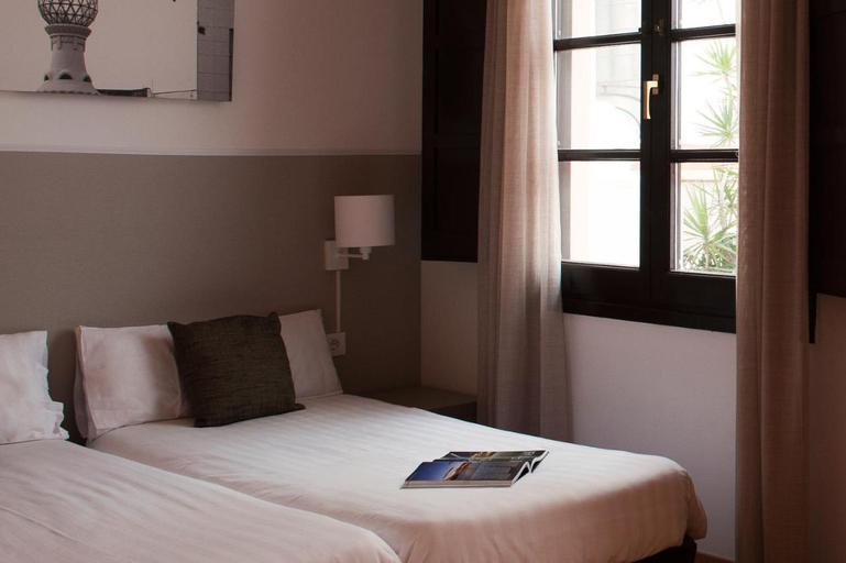 Bedroom 3, Aspasios Plaza Real Apartments, Barcelona