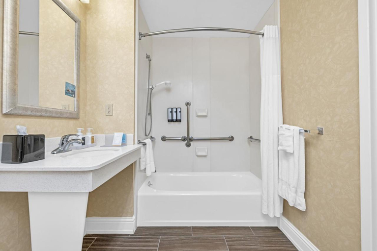 Bathroom 4, Sonesta Essential Vacaville - Napa Valley, Solano