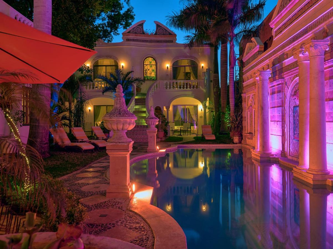 Exterior & Views
