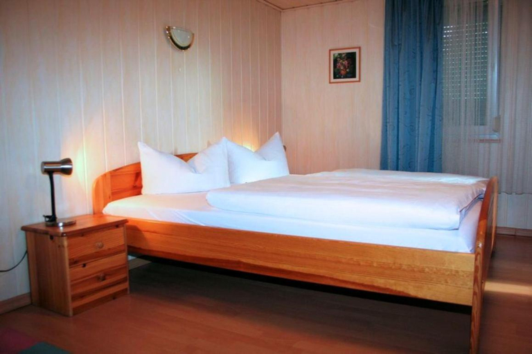 Bedroom 3, Hotel Weibertreu, Heilbronn