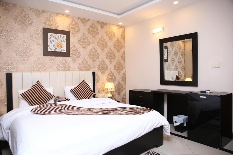Bedroom 5, Safari Club 3, Islamabad