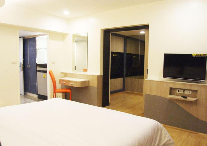 Bedroom 4, Grand Tower Inn Sathorn Hotel, Khlong San