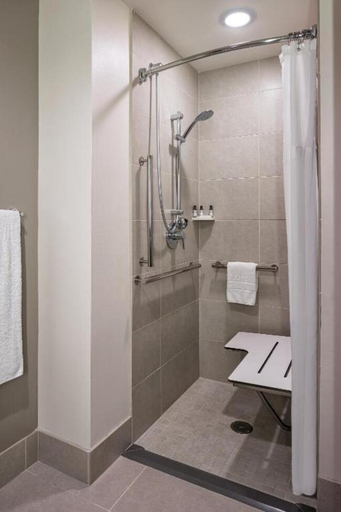 Bathroom 5, Hyatt Regency Bloomington - Minneapolis, Hennepin