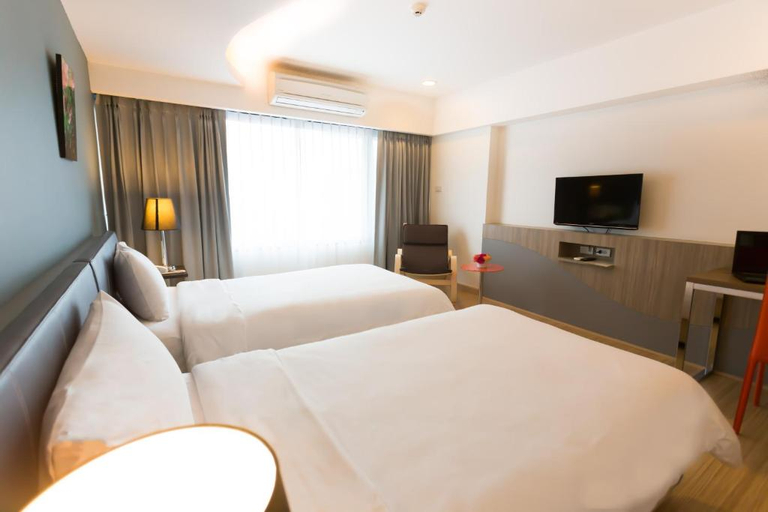 Bedroom 4, Grand Tower Inn Sathorn Hotel, Khlong San