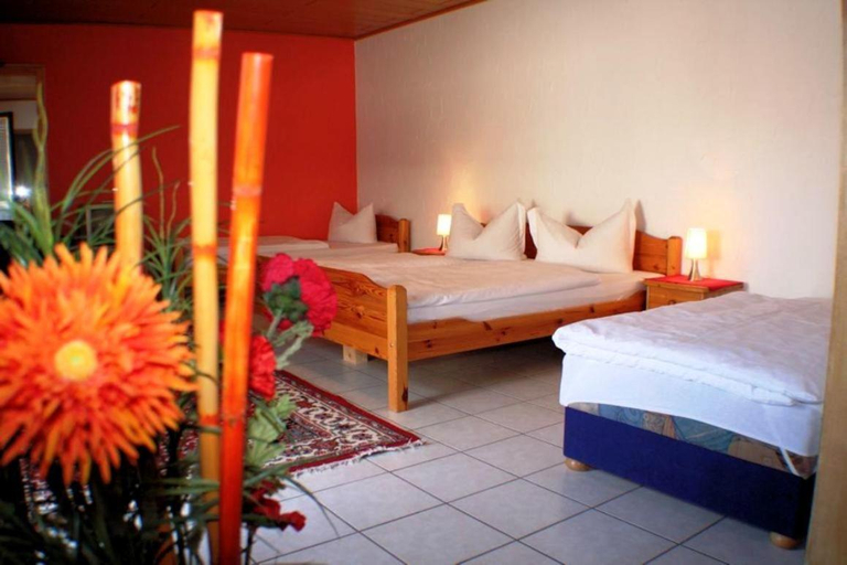 Bedroom 1, Hotel Weibertreu, Heilbronn