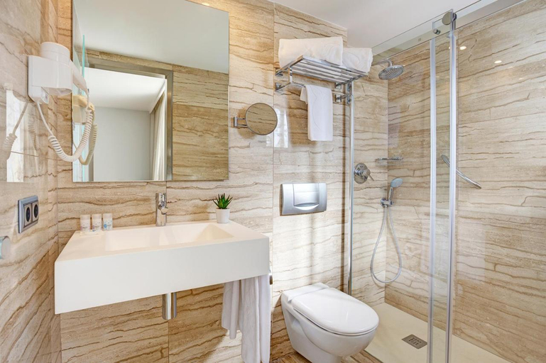Bathroom 5, Grupotel Orient, Baleares