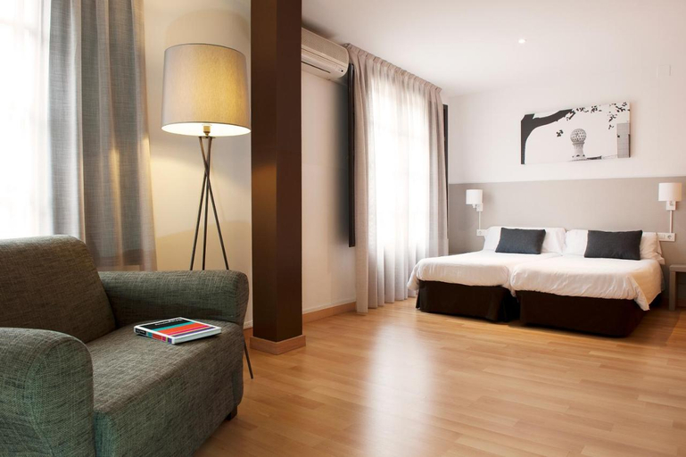 Bedroom 3, Aspasios Plaza Real Apartments, Barcelona