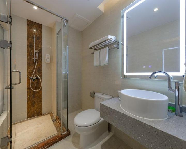 Bathroom 3, Green Tree Inn Shanghai Hongqiao Road Metro Station, Shanghai