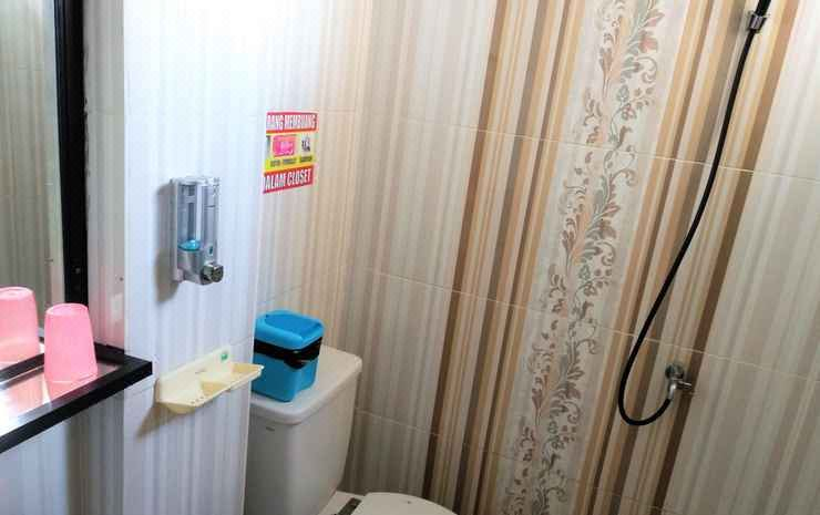 Bathroom, Guest House Grand Juanda Syariah Samarinda, Samarinda