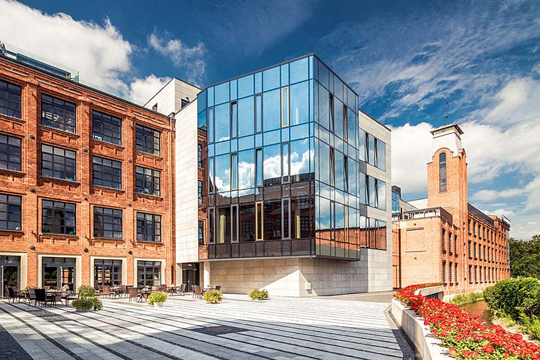 Exterior & Views