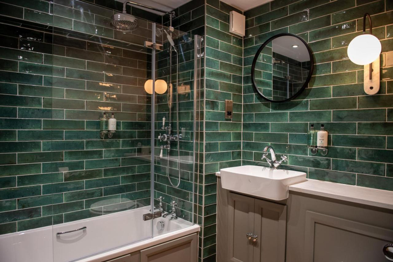 Bathroom 5, The Red Lion Inn by Chef & Brewer Collection, Rotherham