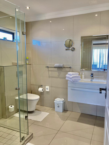 Bathroom 2, Hilltop Guesthouse, City of Cape Town
