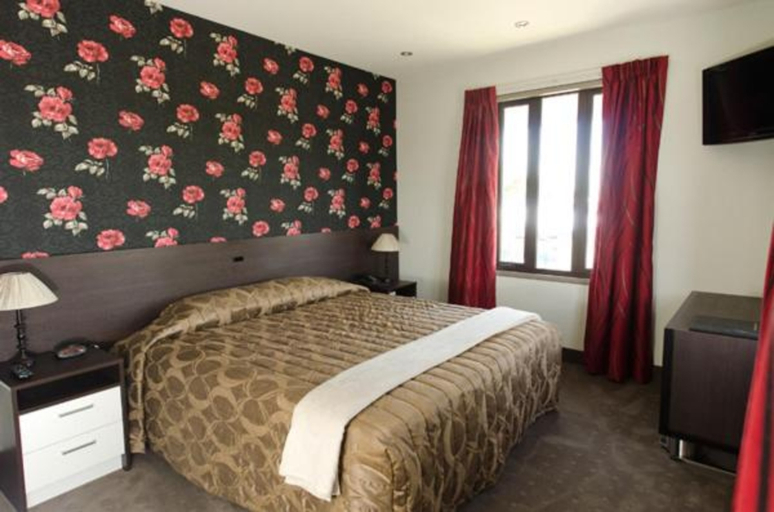 Bedroom 2, The Famous Grouse Hotel, Selwyn