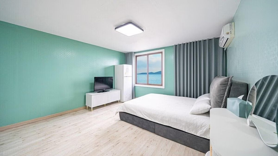 Bedroom 4, Daebudo (Yeongheungdo) Sunrise Pension, Ongjin