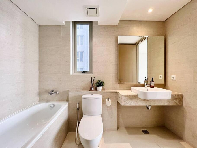 Bathroom 2, Stylish Seaview 3 BR Condo at PIK, Jakarta Utara