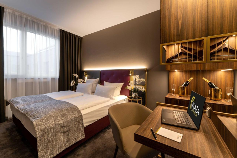 Bedroom 2, Plaza Premium Muenchen, München
