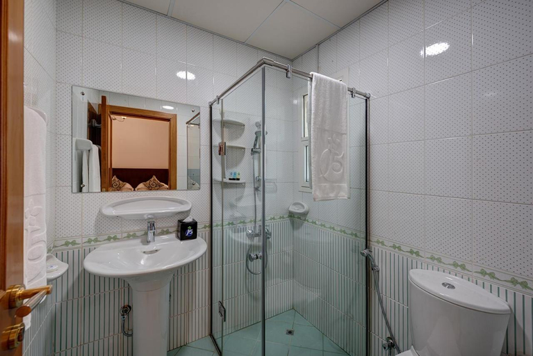 Bathroom 2, J5 Four Bedroom Villa Holiday home in Mirdif, Dubai