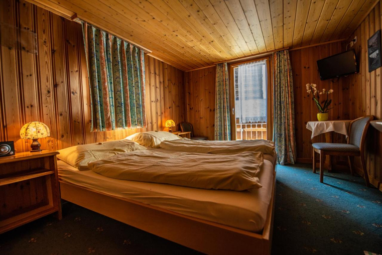 Bedroom 5, Hotel Weisshorn, Goms