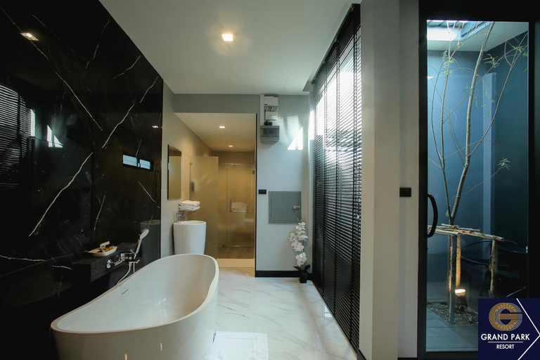 Bathroom, Grand Park Resort, Bung Kum