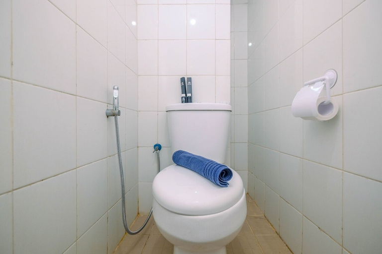 Bathroom 5, Comfortable and Homey Studio Apartment at Dramaga Tower near IPB, Bogor