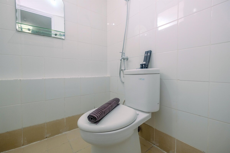 Bathroom 3, Cozy 2BR Bassura City Apartment, Jakarta Timur