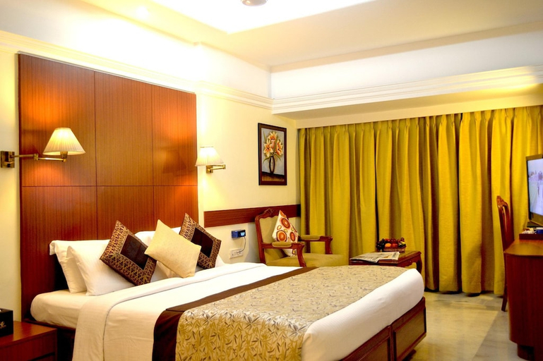 Bedroom 4, Club Emerald, Mumbai Suburban