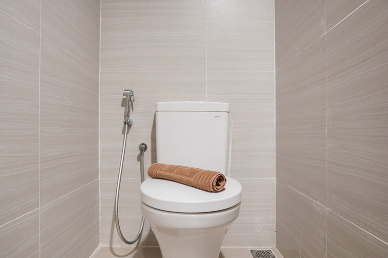 Bathroom 2, Comfort and Modern Studio at West Vista Apartment, West Jakarta
