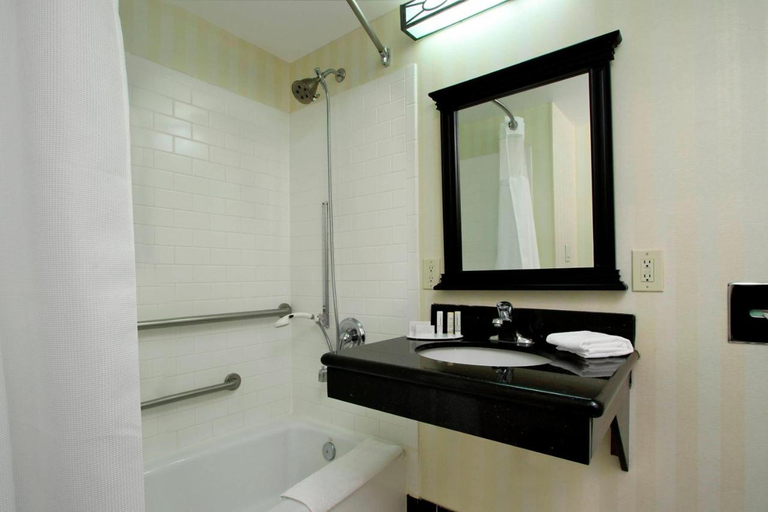 Bathroom 4, Fairfield Inn & Suites Fresno Clovis, Fresno