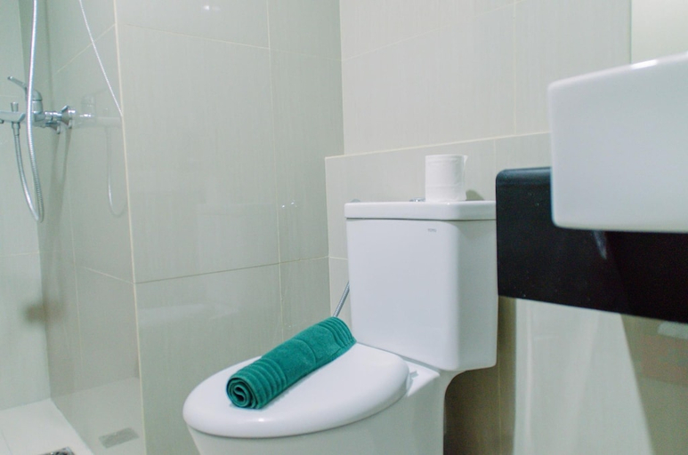 Bathroom 4, Elegant 1BR without Living Room at Bintaro Embarcadero Suites Apartment, Tangerang Selatan