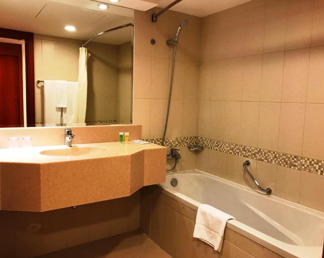 Bathroom, Copthorne Airport Hotel, Dubai