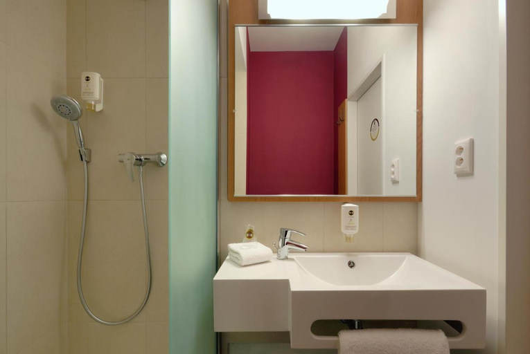 Bathroom 4, B&B Hotel Prague City, Praha 7