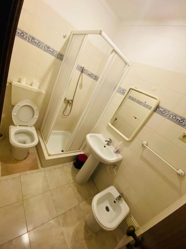 Bathroom 3, Come Inn Sesimbra, Sesimbra
