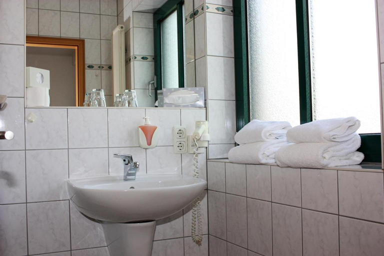 Bathroom 4, Aulmann, Trier