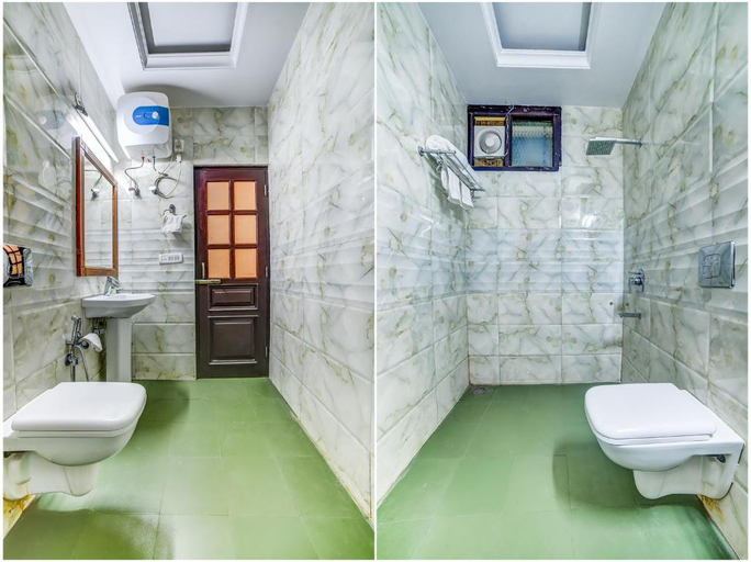 Bathroom 2, Bliss & Co by HNH, Dehradun