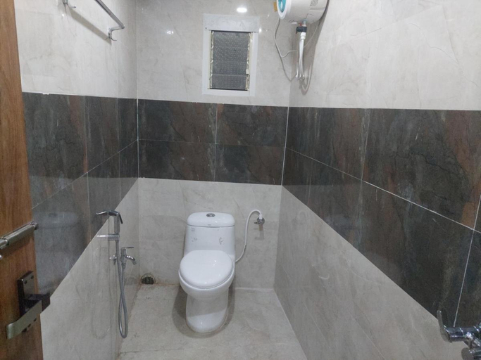 Bathroom 3, Dream Hotel, Puruliya