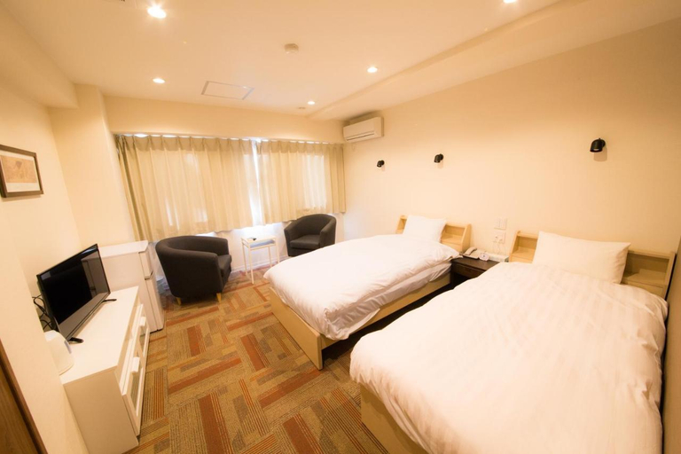 Bedroom 5, City Kaigetsu, Sumoto