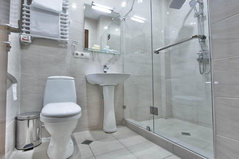 Bathroom 2, Hotel Dolabauri, Tbilisi