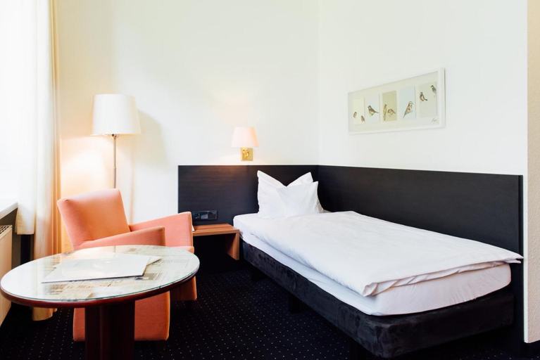 Bedroom 2, Parkhotel Cloppenburg, Cloppenburg